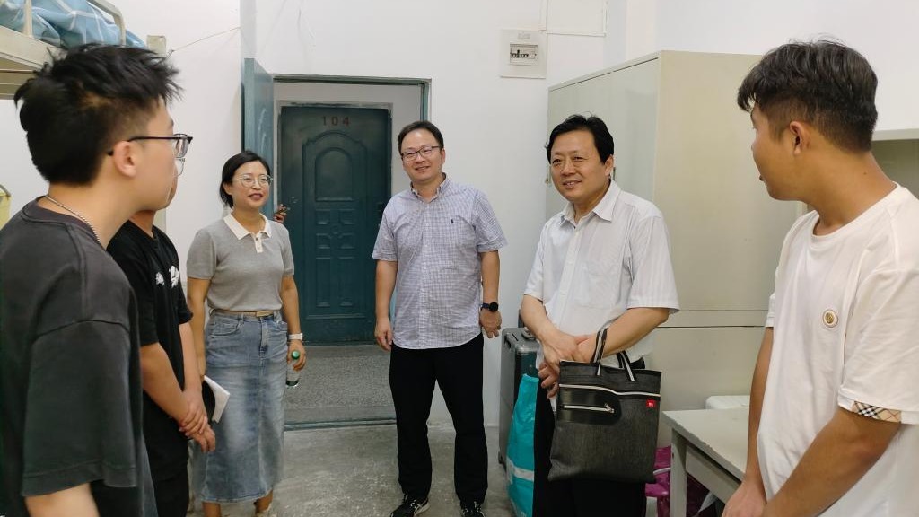 环境与市政工程学院集体走访2024级新生宿舍