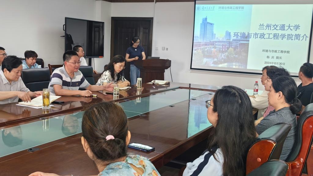 环境与市政工程学院成功举办“环境新程家校同行”2024级新生家长见面会