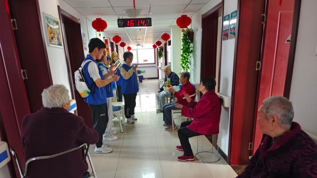 心系桑榆，情暖重阳——环境学院志愿者情暖七里河爱心托老所