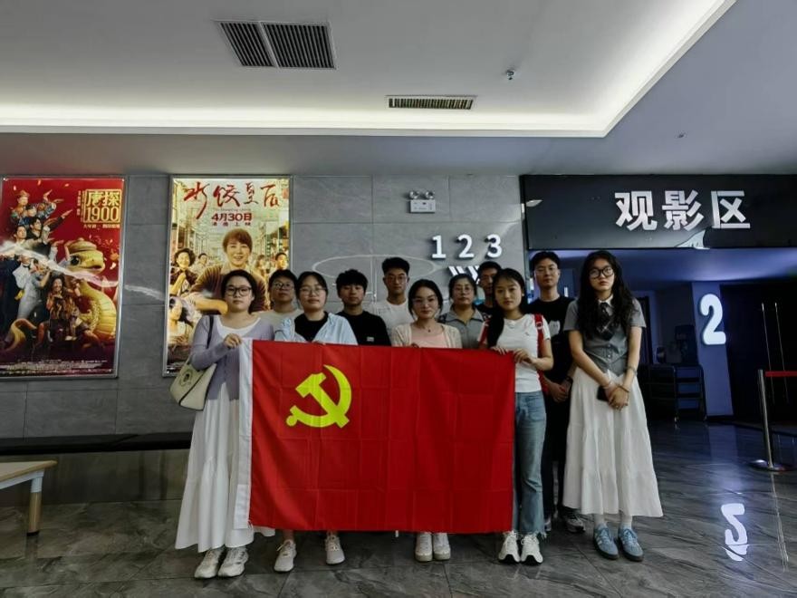 观影《天盖勒》赓续初心使命  —— 研究生暖通党支部开展主题党日活动