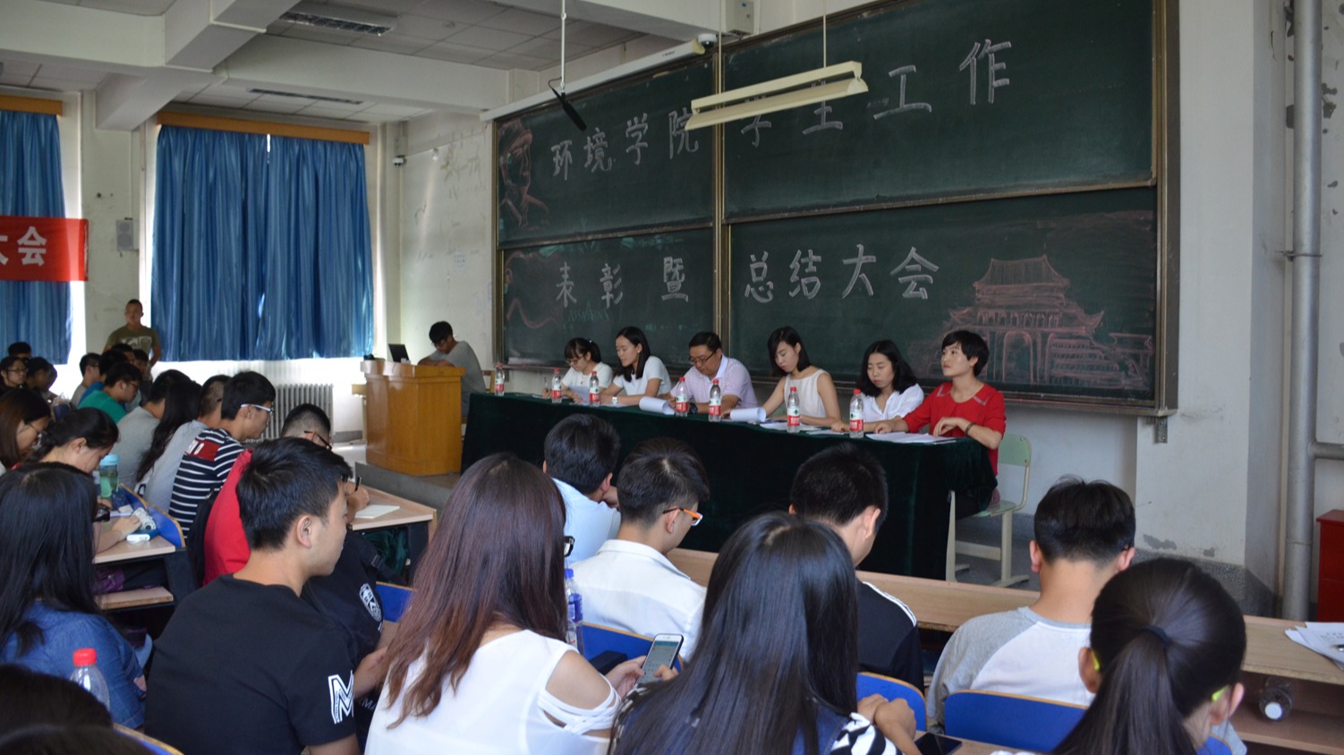 学院召开2015——2016学年第二学期学生工作表彰暨总结大会