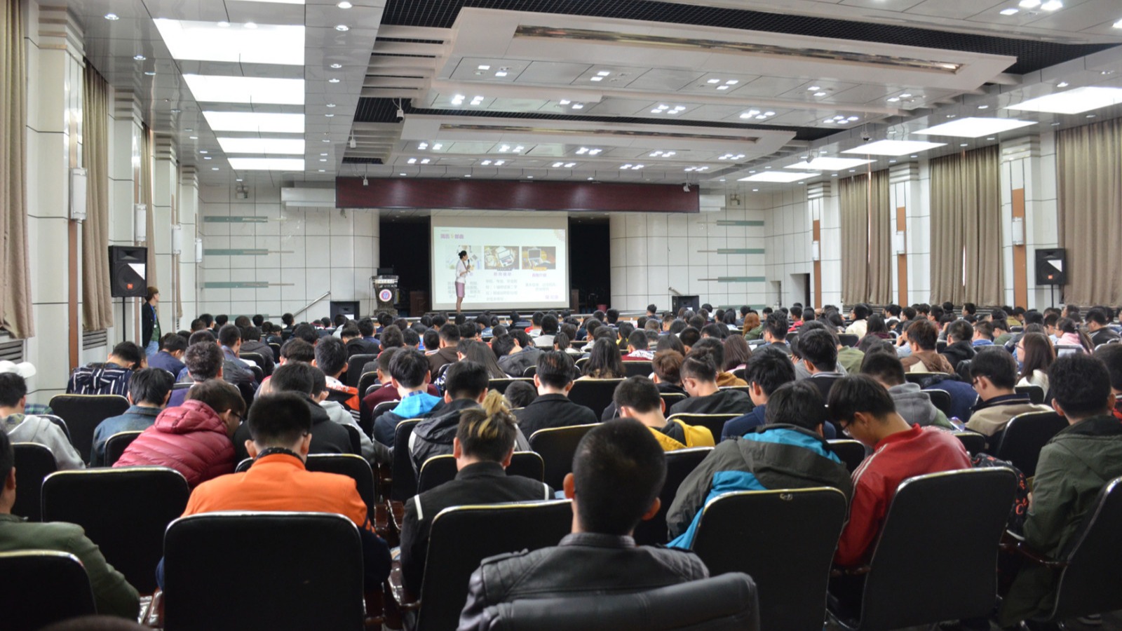 学院举办大学生求职面试培训