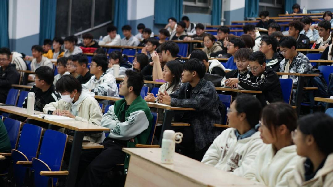 榜样引领  聚力成长 ——学院举办建环专业学习经验交流分享会