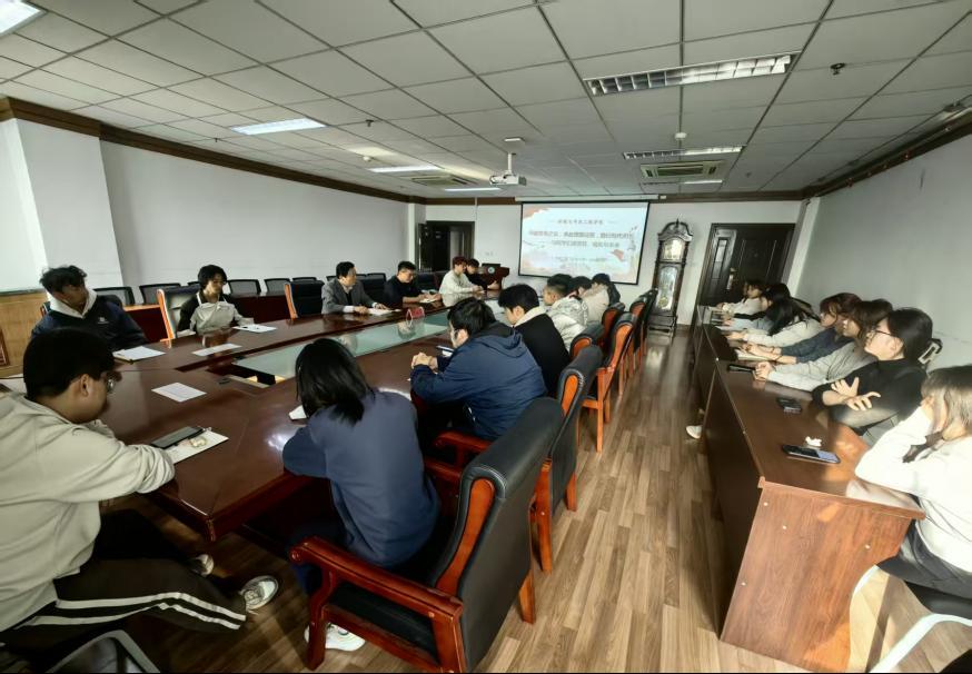 淬砺青春之志  践行时代担当——学院领导深入环工2303班共话使命与担当